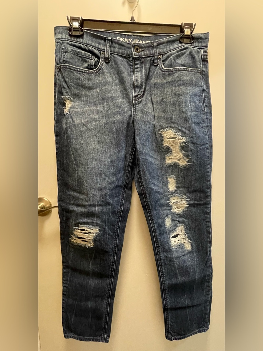 DKNY Distressed Bowery Boyfriend Jeans in Dark Blue Wash / Size: 8